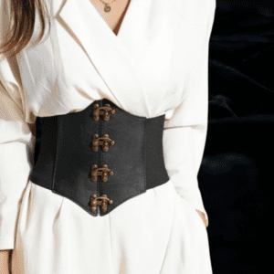 Cinto Corset Místico: Fivelas Góticas e Poder Atemporal