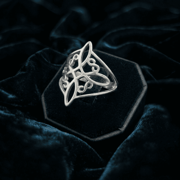 Anel Nó da Bruxa – Selo de Proteção Ancestral